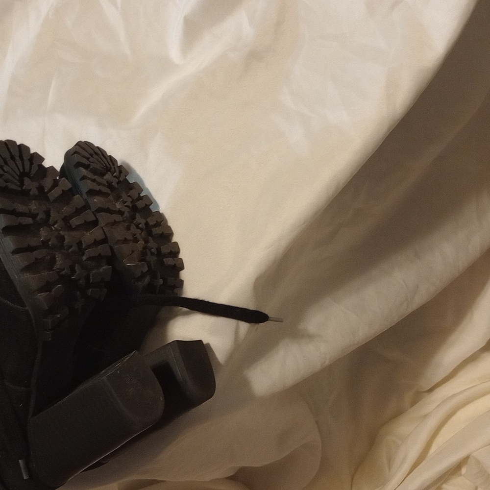Cute booties - Picture 3 of 3